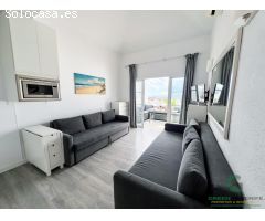 Exclusivo piso con terraza y vistas al mar en venta junto a la playa.