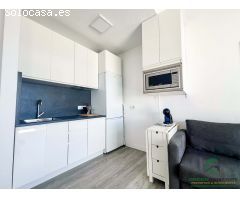 Exclusivo piso con terraza y vistas al mar en venta junto a la playa.