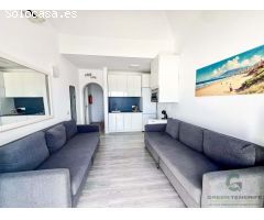 Exclusivo piso con terraza y vistas al mar en venta junto a la playa.