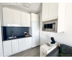 Exclusivo piso con terraza y vistas al mar en venta junto a la playa.