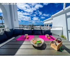 Exclusivo piso con terraza y vistas al mar en venta junto a la playa.