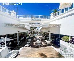 Exclusivo piso con terraza y vistas al mar en venta junto a la playa.