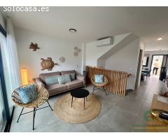 Chalet pareado en venta en El Médano, cerca de la playa con jacuzzi y piscina.