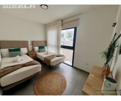 Chalet pareado en venta en El Médano, cerca de la playa con jacuzzi y piscina.