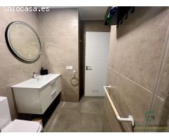 Chalet pareado en venta en El Médano, cerca de la playa con jacuzzi y piscina.