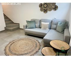 Chalet pareado en venta en El Médano, cerca de la playa con jacuzzi y piscina.