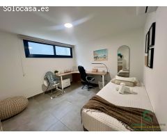 Chalet pareado en venta en El Médano, cerca de la playa con jacuzzi y piscina.