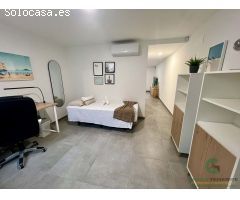 Chalet pareado en venta en El Médano, cerca de la playa con jacuzzi y piscina.