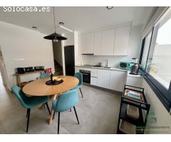 Chalet pareado en venta en El Médano, cerca de la playa con jacuzzi y piscina.