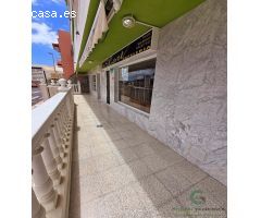 Local comercial en venta en el centro de Adeje, ideal para negocio, con terraza privada y excelente 