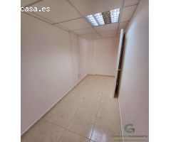 Local comercial en venta en el centro de Adeje, ideal para negocio, con terraza privada y excelente 
