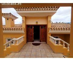 Oportunidad única: Chalet para reformar con terraza y garaje