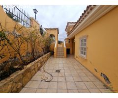 Oportunidad única: Chalet para reformar con terraza y garaje