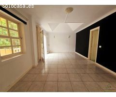 Oportunidad única: Chalet para reformar con terraza y garaje