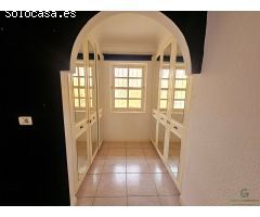 Oportunidad única: Chalet para reformar con terraza y garaje