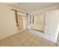 Oportunidad única: Chalet para reformar con terraza y garaje