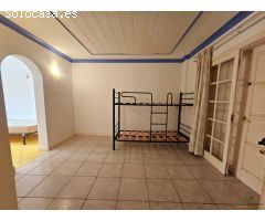 Oportunidad única: Chalet para reformar con terraza y garaje