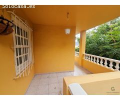 Oportunidad única: Chalet para reformar con terraza y garaje