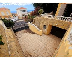 Oportunidad única: Chalet para reformar con terraza y garaje