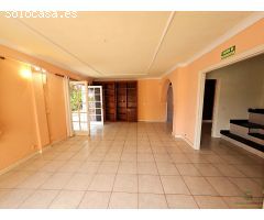 Oportunidad única: Chalet para reformar con terraza y garaje
