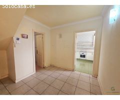 Oportunidad única: Chalet para reformar con terraza y garaje
