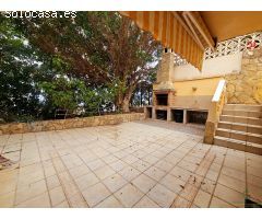 Oportunidad única: Chalet para reformar con terraza y garaje