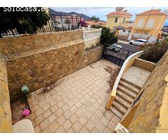 Oportunidad única: Chalet para reformar con terraza y garaje