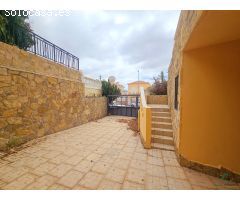 Oportunidad única: Chalet para reformar con terraza y garaje