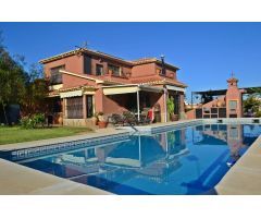 Magnifica Villa de 5 dormitorios en Urb El Coto