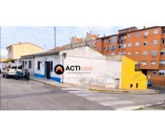 VENTA DE CASA ADOSADA  CON PATIO EN ALDEA MORET