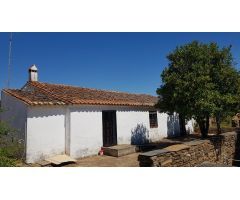 Finca rústica con casa de piedra en La Codosera-Bacoco