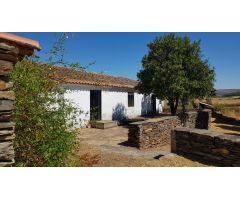 Finca rústica con casa de piedra en La Codosera-Bacoco