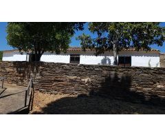 Finca rústica con casa de piedra en La Codosera-Bacoco