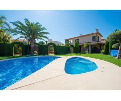 Villa de lujo con 4.000 m² de terreno y 900 m² de casa, piscina, 8 habitaciones, 9 baños, en Calpe (