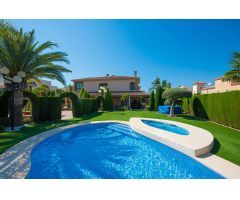 Villa de lujo con 4.000 m² de terreno y 900 m² de casa, piscina, 8 habitaciones, 9 baños, en Calpe (