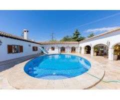 Villa 4 dormitorios, 8000 m2 de parcela y con vistas al mar en Benissa Costa / Calpe (Costa Blanca)