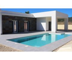Villa 3 dormitorios con piscina entre mar y montaña en La Romana (Costa Blanca Sur)