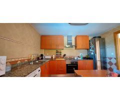 Villa 4 dormitorios dobles, sótano, piscina y muy cerca de todos los servicios en Calpe (Costa Blanc