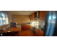 Villa 4 dormitorios dobles, sótano, piscina y muy cerca de todos los servicios en Calpe (Costa Blanc