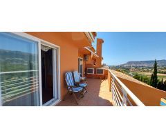 Villa 4 dormitorios dobles, sótano, piscina y muy cerca de todos los servicios en Calpe (Costa Blanc