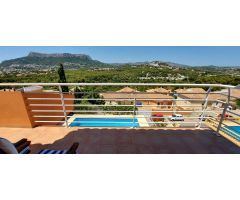 Villa 4 dormitorios dobles, sótano, piscina y muy cerca de todos los servicios en Calpe (Costa Blanc