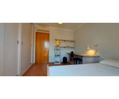 Villa 4 dormitorios dobles, sótano, piscina y muy cerca de todos los servicios en Calpe (Costa Blanc