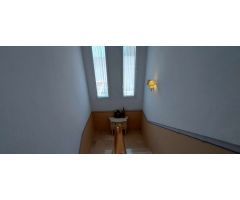 Villa 4 dormitorios dobles, sótano, piscina y muy cerca de todos los servicios en Calpe (Costa Blanc