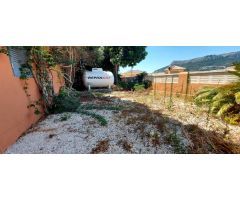 Villa 4 dormitorios dobles, sótano, piscina y muy cerca de todos los servicios en Calpe (Costa Blanc
