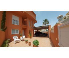Villa 4 dormitorios dobles, sótano, piscina y muy cerca de todos los servicios en Calpe (Costa Blanc