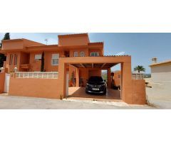 Villa 4 dormitorios dobles, sótano, piscina y muy cerca de todos los servicios en Calpe (Costa Blanc