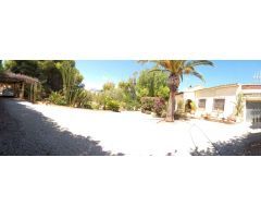 Casa para reformar en parcela de 2.425 m2 a 600 m de la playa en Calpe (Costa Blanca)
