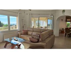 SE VENDE EN CALPE, VILLA CON VISTAS AL MAR