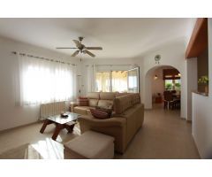 SE VENDE EN CALPE, VILLA CON VISTAS AL MAR