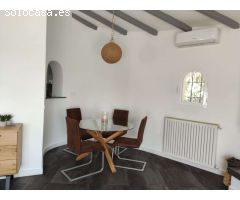 VILLA DE LUJO, TODO DE PRIMERA CALIDAD Y CON VISTAS AL MAR EN UNA URBANIZACIÓN MUY PRIVILEGIADA DE C